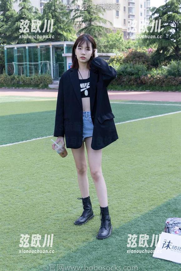 BoBoSocks袜啵啵 - 一言不合，稚予三套服装写真图包好评如潮