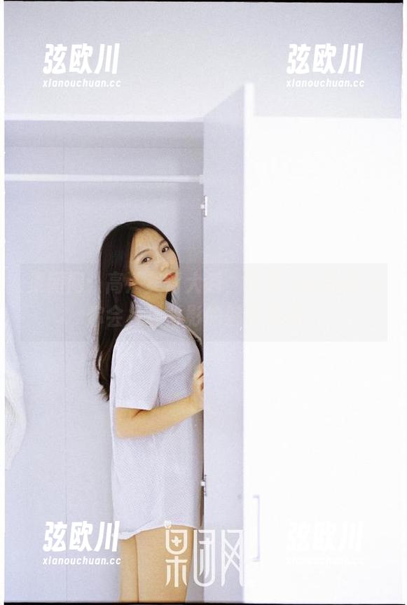 果团网：高清美背大秀，下载作品的时候你会发现背影的魅力无限！