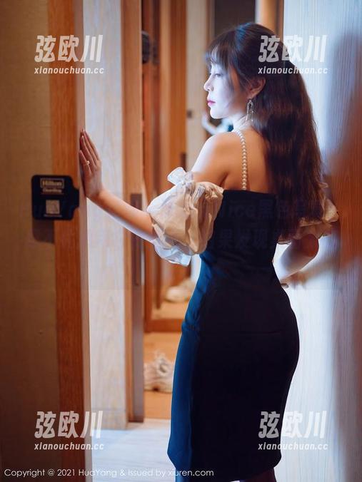 HuaYang花漾 - 张思允Nice黑色写真，忍不住想用它做壁纸，结果发现桌面太暗了！