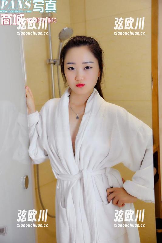 PANS写真 - 有“叮当瑜伽”在线，然而我在沙发上还是觉得丑陋如猪...