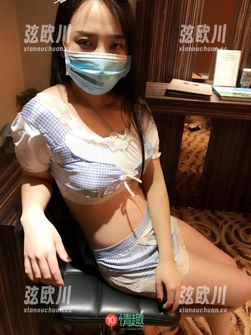 ROSI的黑色幻想：免费图集，长筒丝袜衬托的你的每一个瞬间！