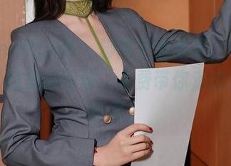 Xiuren秀人网 - 脚印下的故事，Elise谭晓彤的美脚图册，免费带你走进隐秘的氛围。