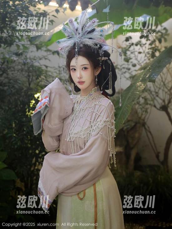 Xiuren秀人网 - 每次翻看丹妮Danny的高跟鞋私房图包，光线和影子都让我心跳加速！