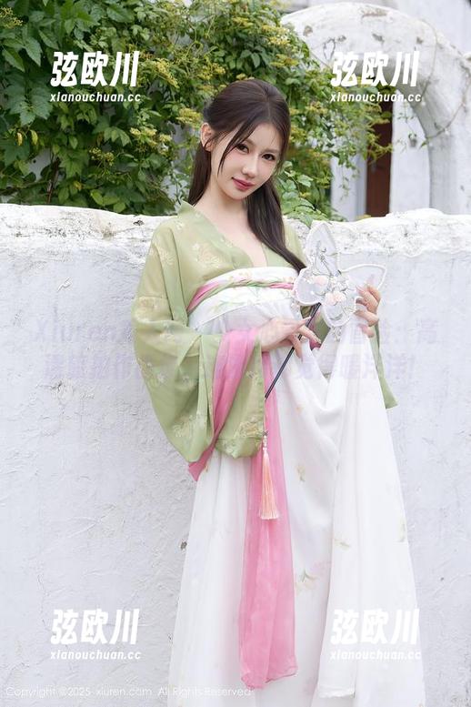 Xiuren秀人网 - 少女心雪雪的冒险：高清旅拍作品集，连湿冷都觉得暖洋洋！