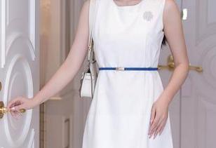 Xiuren秀人网 - 木子nana的女仆套图，轻松又撩人，绝对值得一看！