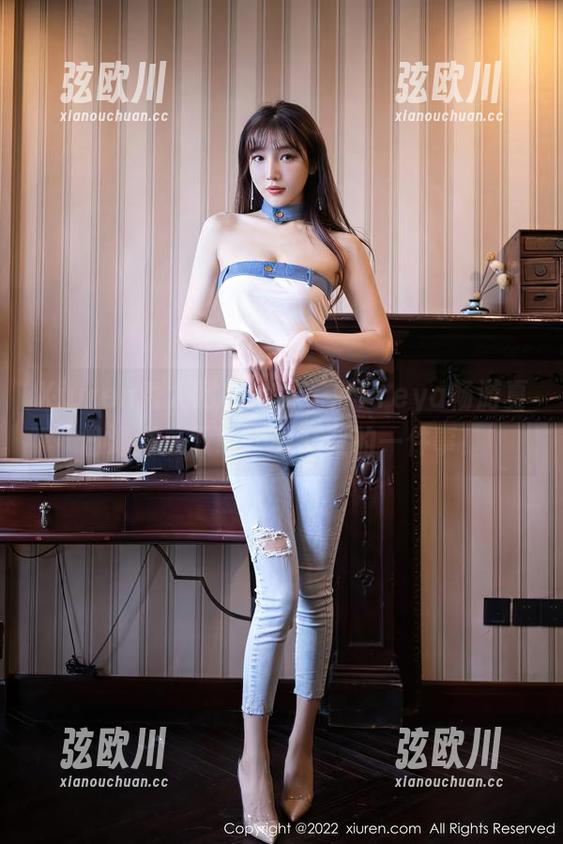 Xiuren秀人网-林子欣Freya Xiuren秀人网 - 随林子欣Freya畅游夏日海洋:下载套图必做的一件事!
