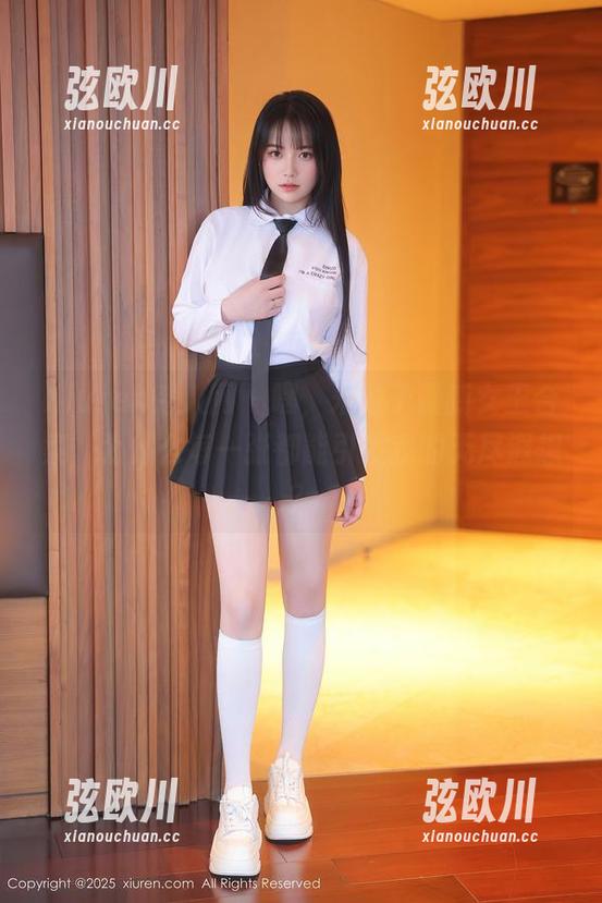 Xiuren秀人网 - 嘿，米粒子最新女王合集，为什么每一张都能引发我的无尽遐想？