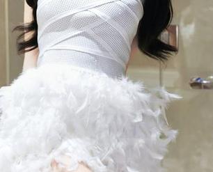 Xiuren秀人网 - 鱼子酱fish的护士制服照：原图，这位‘护士’不仅会量体温，还会让你心跳加速！