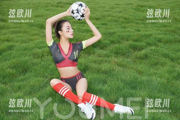 YouMi尤蜜荟 - 合法萝莉的皮衣耸动，发现最新图集中的那些瞬间。
