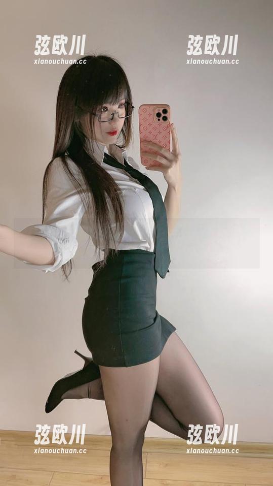 Miko酱的制服缠绕：图库资源间的小秘密