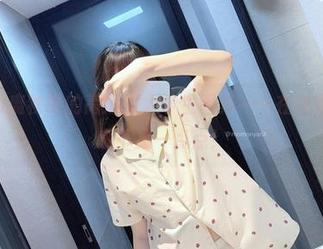 nagisa魔物喵的高清女大学生图集——在物置中，魅惑不止一点点！