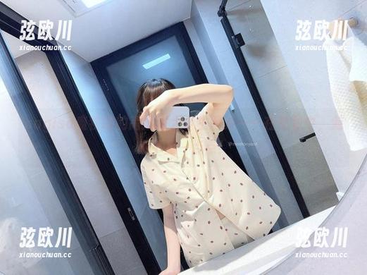 nagisa魔物喵的高清女大学生图集——在物置中，魅惑不止一点点！