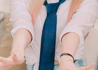 “浴室里边的shimo霜月，出浴的她像极了仙女！”——观看图包，仿佛能闻到清新的洗发水味道。