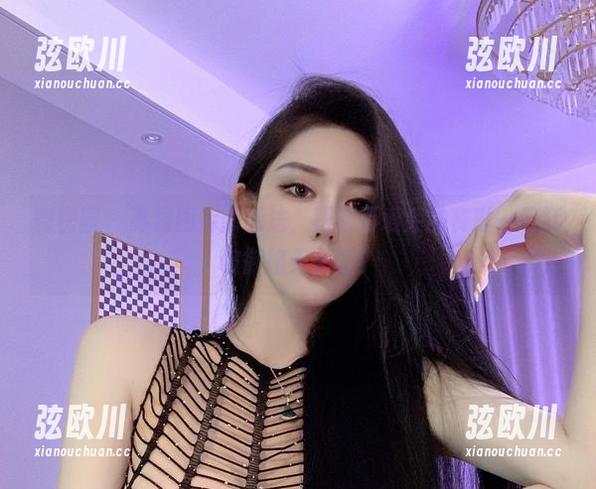 微密圈 - 高清图库新玩法，跟着不爱笑的赛琳一起打破御姐天花板！