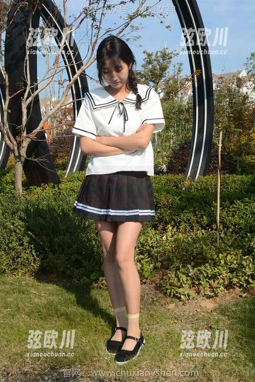初夏女神 - 原图直击心灵，依依在白衬衫中散发什么魔力？