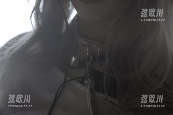 刺青Poi图库：裸足，光影间的微妙窃窃私语