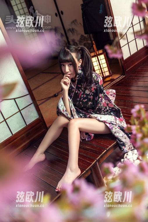 头条女神 - 想知道什么叫美图？看看周思超的美足，你绝对不会失望！