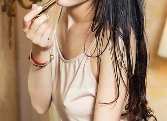 头条女神 - 杨曼妮的秘密，定制作品的力量，让你每天都有心动！