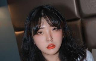 你敢想象宋哈娜在体操服里的优雅与张扬吗？下载她的作品集，挑战你的想象力！