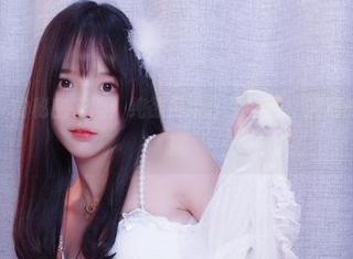 小小奶瓶儿的秘密花园：纯欲吊带作品套图，满满的柔和气息！
