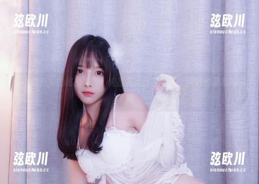 小小奶瓶儿的秘密花园：纯欲吊带作品套图，满满的柔和气息！