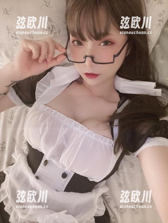 小泉学姐吖的恶魔时刻：图片当中藏着的调皮和俏皮，分享给你！