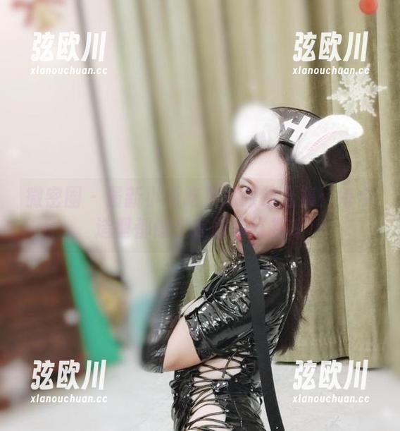 微密圈 - 最新小玉吃果冻眼镜合集：每个造型都像是在跟你打招呼