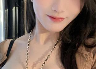 微密圈 - 小玉吃果冻的性感瞬间，免费套图，谁能抵挡她本钱实足的魅力！