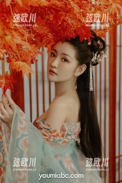 尤蜜荟 - 黄依婷黑白风格，下载原图时记得多看几遍，绝对会有奇妙的发现！