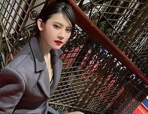 微密圈 - 快来瞧瞧！就是阿朱啊的红裙美图私拍系列，绝对会让你双眼发光！