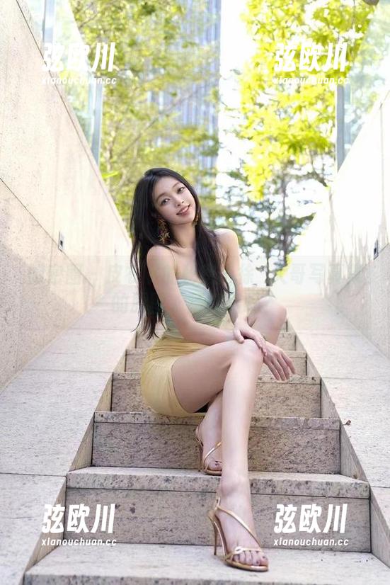 微密圈 - 皮衣下的秘密：徐珺大哥写真集的原图，猜得出吗？