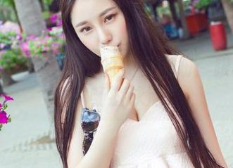 推女神 - 汪洋大海的免费图册：跟随刘钰儿畅游泳池