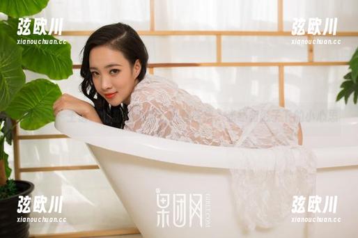 果团网 - 王语纯的粉色魔法：写真图集，光线和影子下的小心思