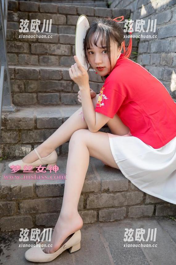 梦丝女神 - 短裙的风情万种，花月舞带来免费美图，心动不如行动！