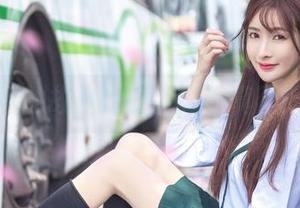 制服背后的故事：王羽杉写真图册大揭秘