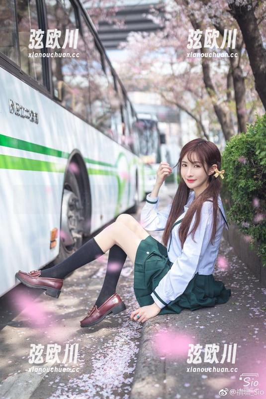 制服背后的故事：王羽杉写真图册大揭秘