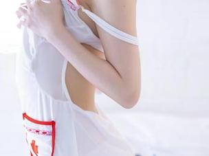 这世界上不止有月亮，还有白露Bululu女神的COS！快下载，给你的心情加点光！