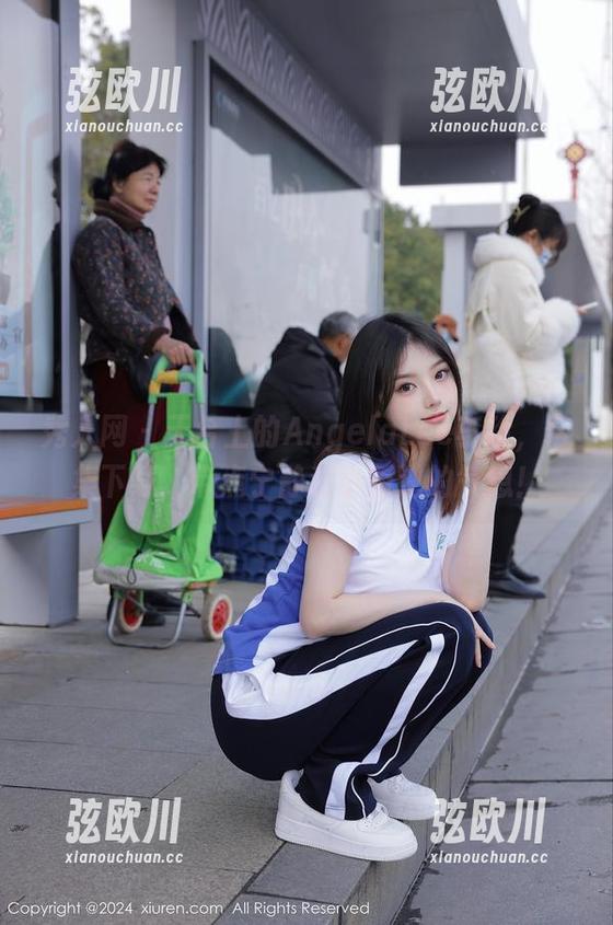秀人网 - 天台上的AngelaLee李玲，合集下载，带点宁静和小叛逆的气息！