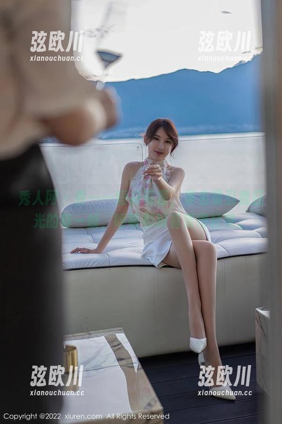 秀人网 - 乔一一短裤资源，莫名吸引我目光的每一帧，呼吸都跟着变得轻快。