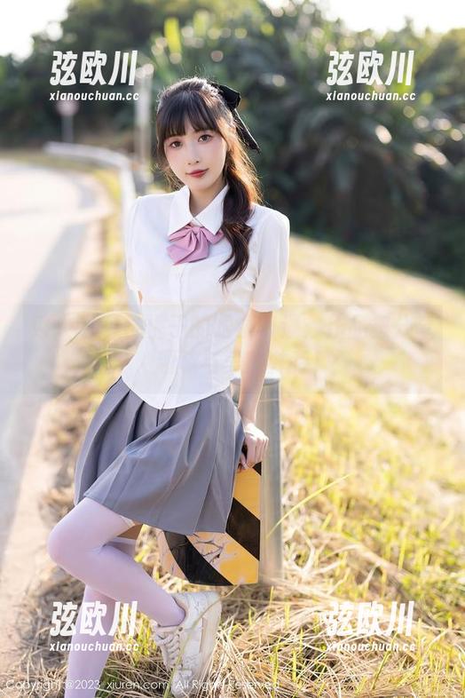 秀人网 - 桃桃子的眼镜奇遇：作品集分享，趣味与美感并存！