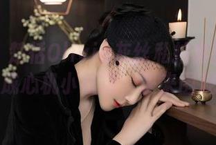 秀人网 - 楚恬Olivia灰丝私拍套图：穿上瞬间成心机小妖精，快来围观吧！