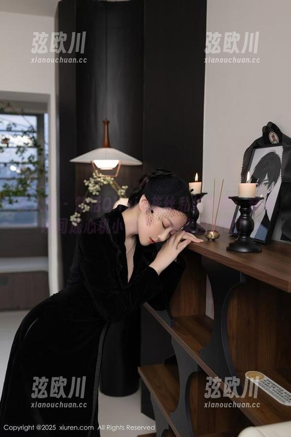 秀人网 - 楚恬Olivia灰丝私拍套图：穿上瞬间成心机小妖精，快来围观吧！