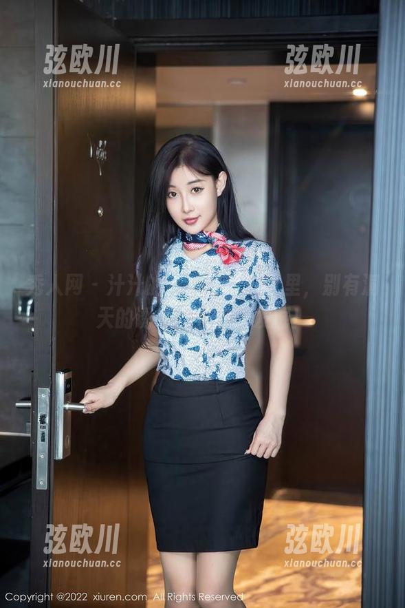 秀人网 - 汁汁的制服写真分享里，别有洞天的诱惑等着你来发掘！