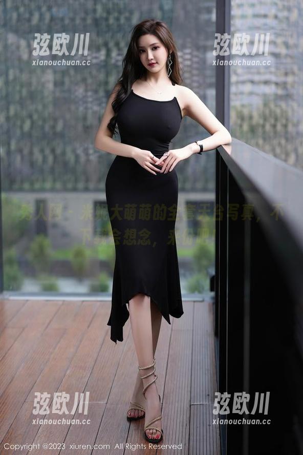 秀人网 - 米妮大萌萌的全套天台写真，不下载会想念，来份吧！