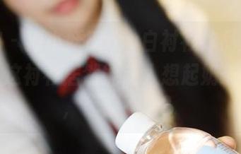 美媛馆 - 狐小妖Baby白衬衫作品集新鲜出炉：这衬衫居然能让人想起奶茶的香甜，你信不信？