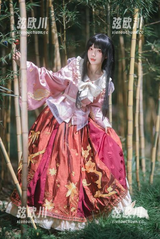 花柒Hana带你翻开写真图册，见证八云紫与西行寺幽幽子的绝妙联动！