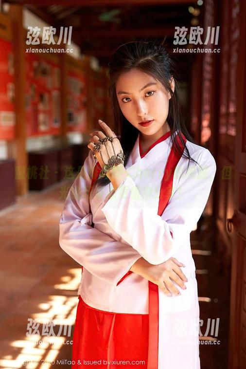 蜜桃社 - 这是绯月樱-Cherry的和服，但光线和姿态更值得分享！