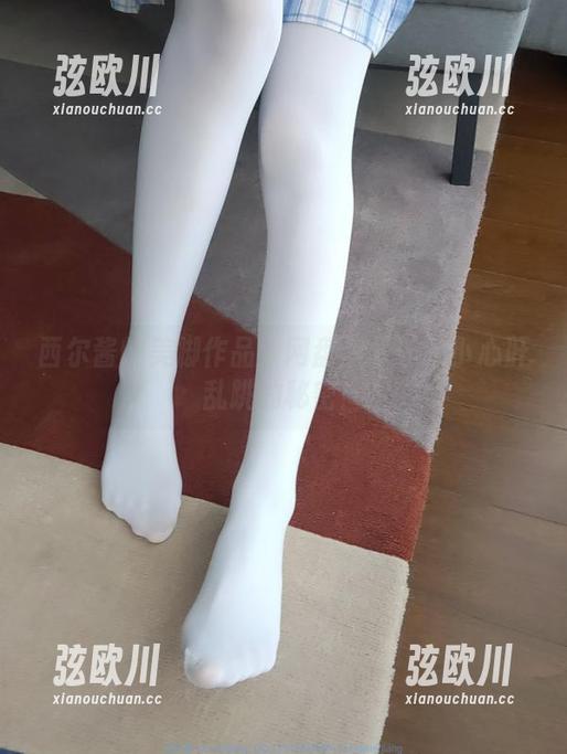 西尔酱的美脚作品：网盘里最让我小心肝乱跳的秘密！