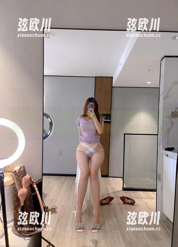 微密圈 - 迷人的五姨太的宫廷娘娘全套原图：看她如何轻松驾驭古典与现代的交融