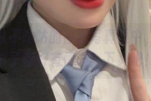 在阿九从不咕咕的停云写真集中，光线和影子都好有情调，下载吧！